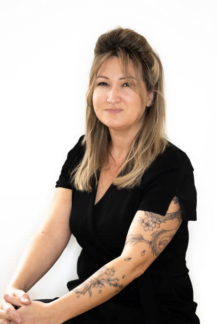 Marina estéhticienne qualidiée au fil du corps